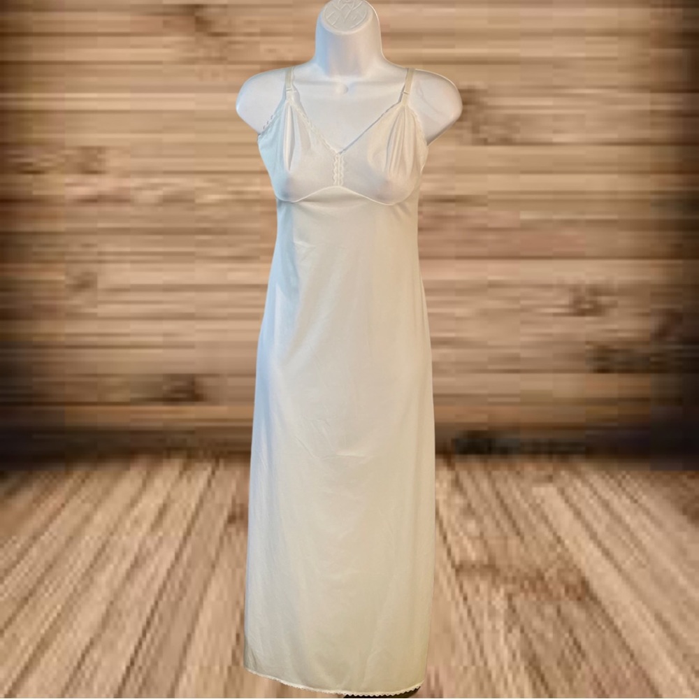Vanity Fair Vintage White Full Slip Women 34 Medium